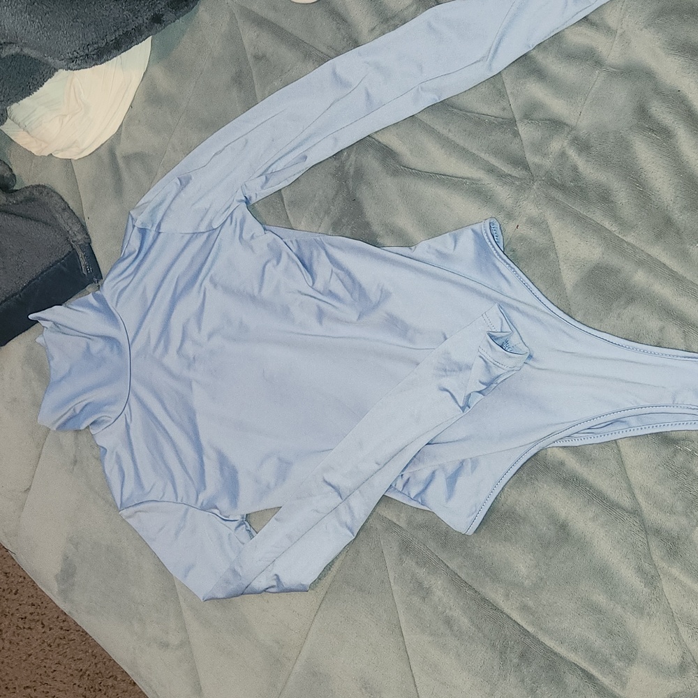 Blue long sleeve turtleneck body suit 💙